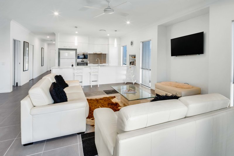 Photo - 32/7 Halcyon Drive, Pimpama QLD 4209 - Image 6