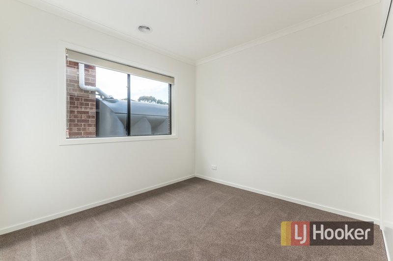 Photo - 3/27 Henty Street, Pakenham VIC 3810 - Image 7