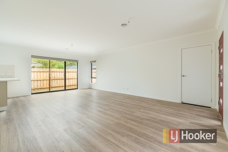 Photo - 3/27 Henty Street, Pakenham VIC 3810 - Image 10