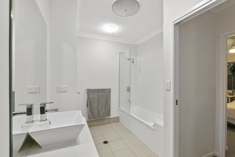 Photo - 3/27 Steele Street, Holland Park QLD 4121 - Image 6