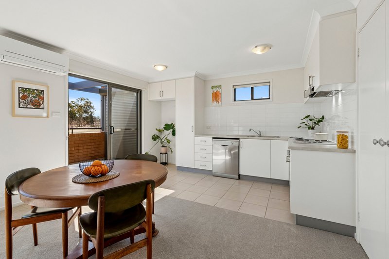Photo - 3/27 Whitmore Crescent, Watson ACT 2602 - Image 3