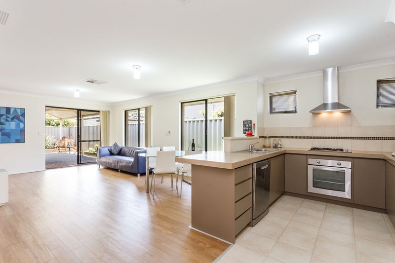 Photo - 3/28 Zlinya Circle, Spearwood WA 6163 - Image 2