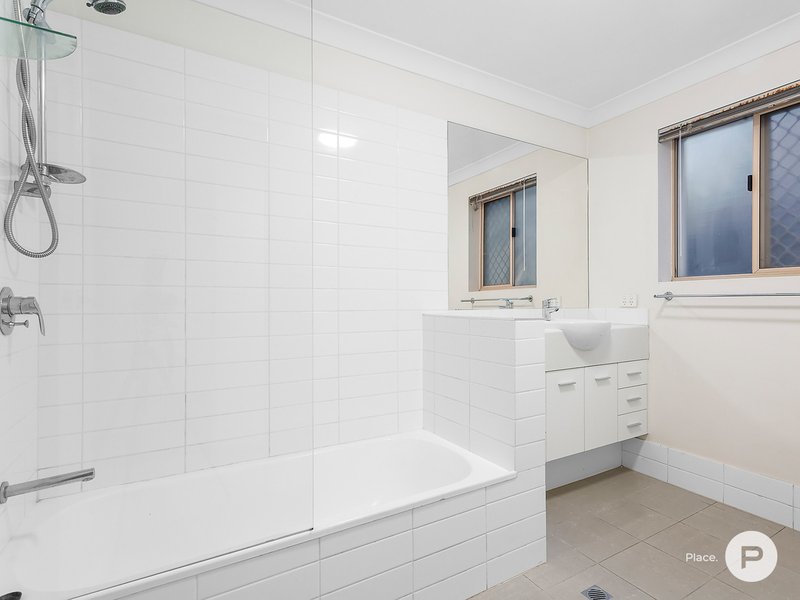 Photo - 3/288 Riding Road, Balmoral QLD 4171 - Image 8