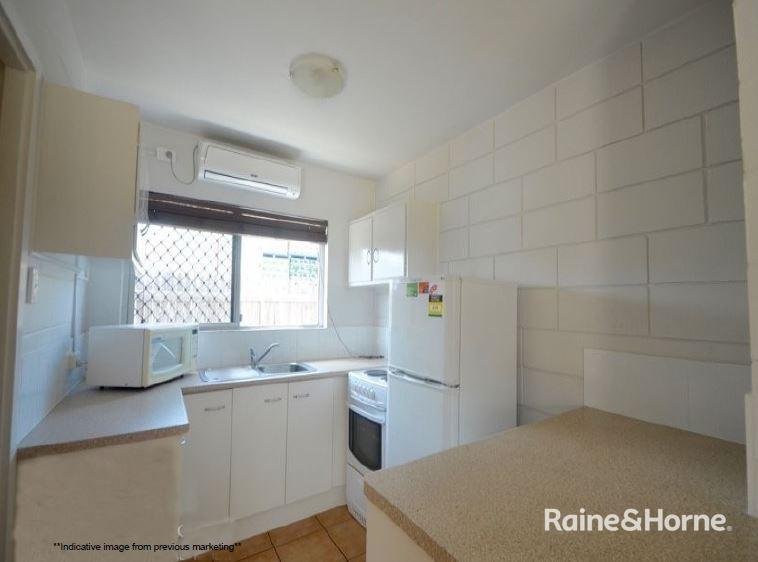 Photo - 3/29 Off Street, Gladstone Central QLD 4680 - Image 2