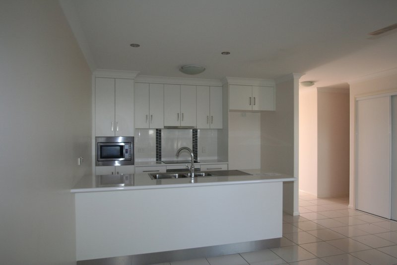 Photo - 3/29 Scenic Drive, Emerald QLD 4720 - Image 2