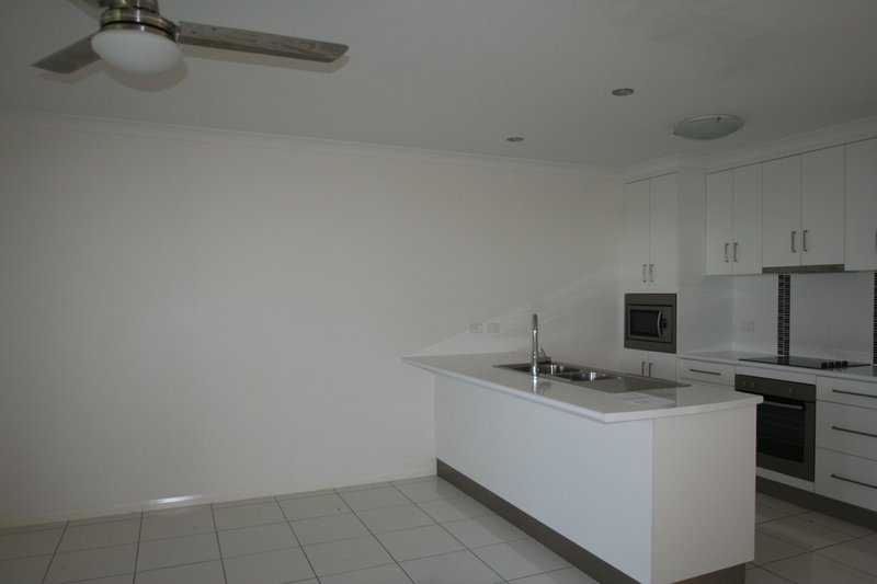 Photo - 3/29 Scenic Drive, Emerald QLD 4720 - Image 4