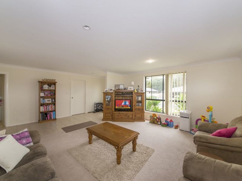 Photo - 32A Ivy Crescent, Old Bar NSW 2430 - Image 2