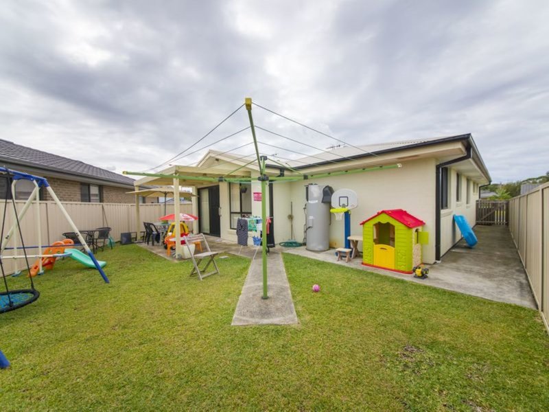 Photo - 32A Ivy Crescent, Old Bar NSW 2430 - Image 10