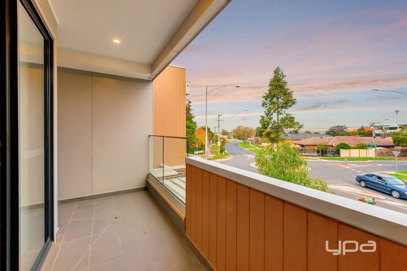 Photo - 32A Victoria Crescent, St Albans VIC 3021 - Image 6