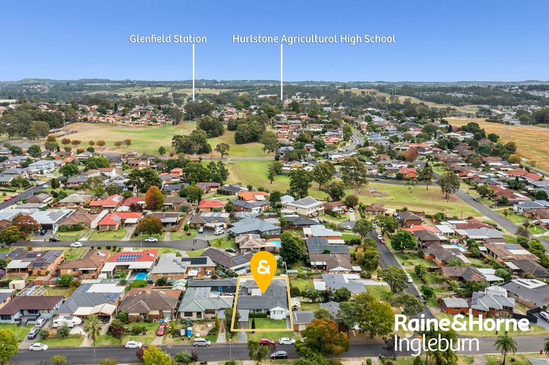 Photo - 33 & 33A Trobriand Crescent, Glenfield NSW 2167 - Image 18