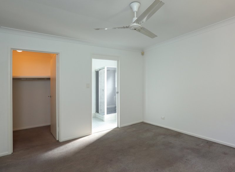 Photo - 33-35 Dorset Drive, Springwood QLD 4127 - Image 10