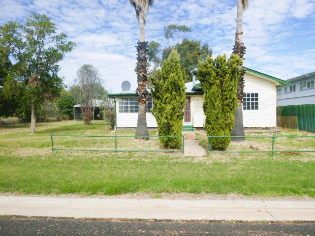 Photo - 33-35 Moore Street, Dirranbandi QLD 4486 - Image 1