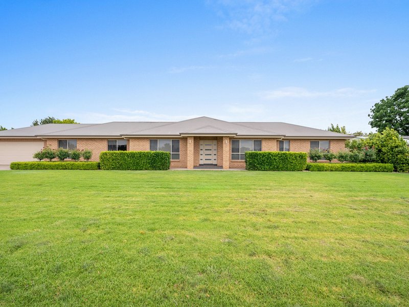 Photo - 33-35 Rose Road, Griffith NSW 2680 - Image 2
