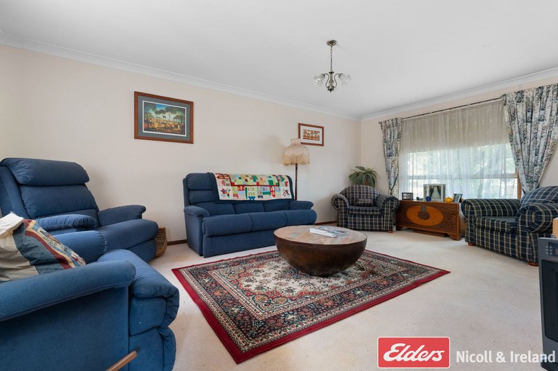 Photo - 33 Abercrombie Drive, Bathurst NSW 2795 - Image 4