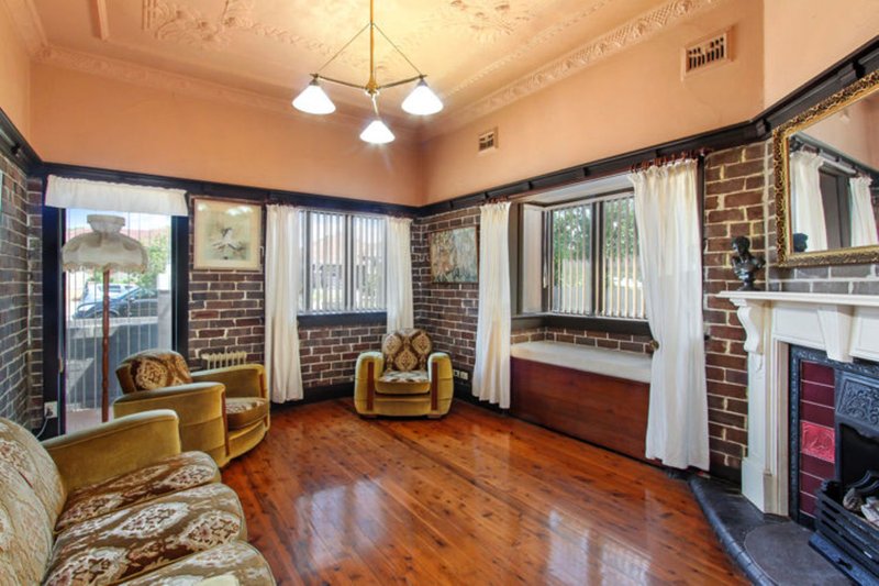 Photo - 33 Albion Avenue, Merrylands NSW 2160 - Image 2