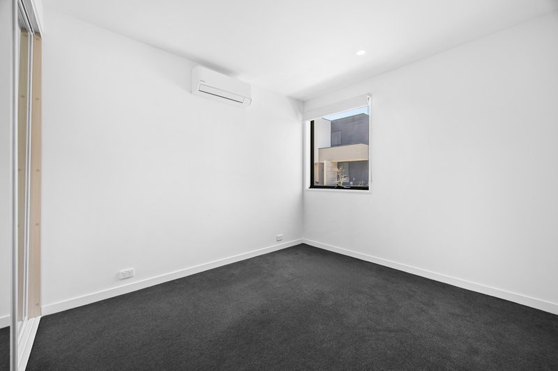 Photo - 33 Amara Circuit, Oakleigh South VIC 3167 - Image 7