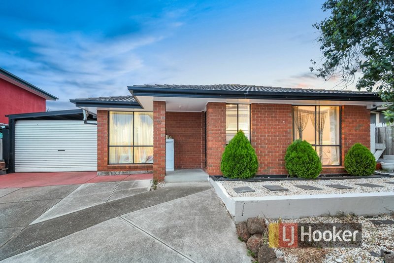 33 Amber Drive, Hampton Park VIC 3976