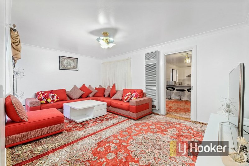 Photo - 33 Amber Drive, Hampton Park VIC 3976 - Image 3