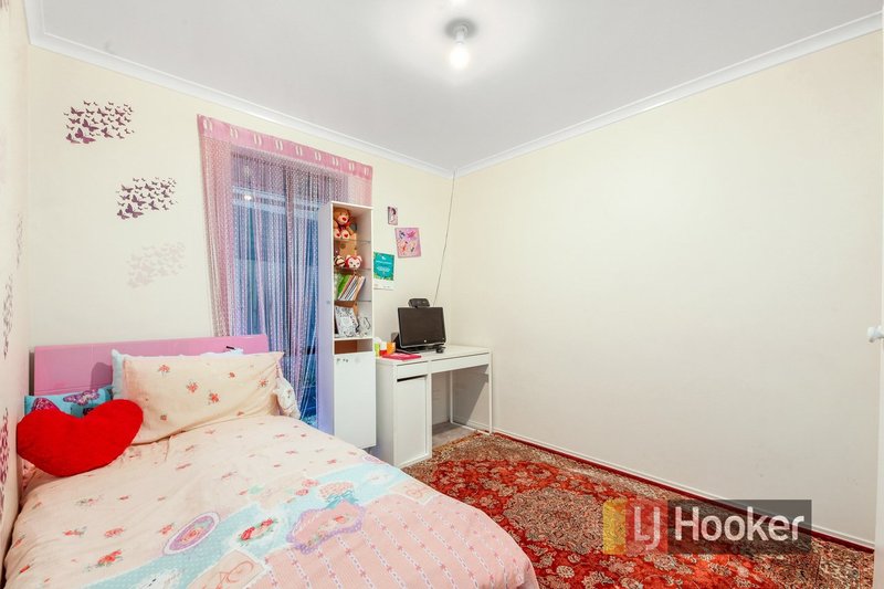 Photo - 33 Amber Drive, Hampton Park VIC 3976 - Image 9