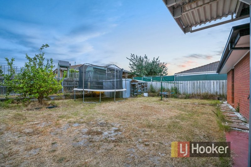 Photo - 33 Amber Drive, Hampton Park VIC 3976 - Image 10