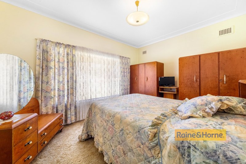 Photo - 33 Angler Street, Woy Woy NSW 2256 - Image 2