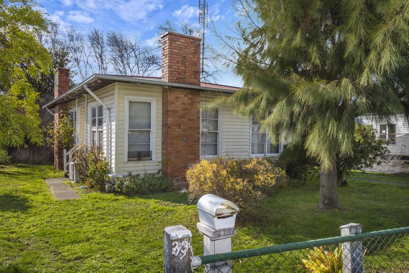 33 Anslow Street, Woodend VIC 3442