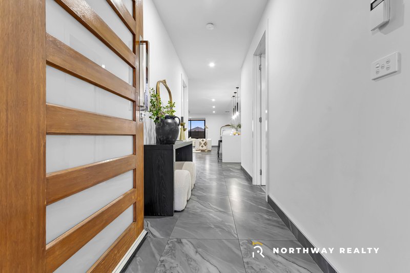 Photo - 33 Archipelago Drive, Craigieburn VIC 3064 - Image 4