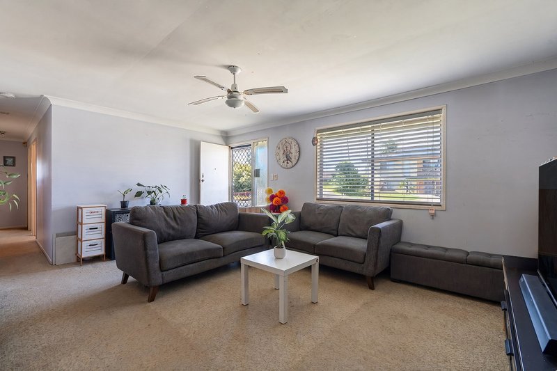 Photo - 33 Arrakune Crescent, Kallangur QLD 4503 - Image 3
