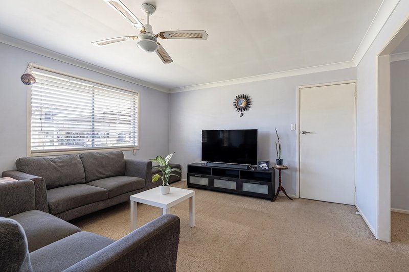 Photo - 33 Arrakune Crescent, Kallangur QLD 4503 - Image 4