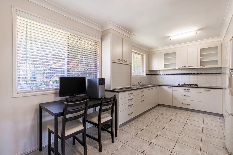 Photo - 33 Arrakune Crescent, Kallangur QLD 4503 - Image 6