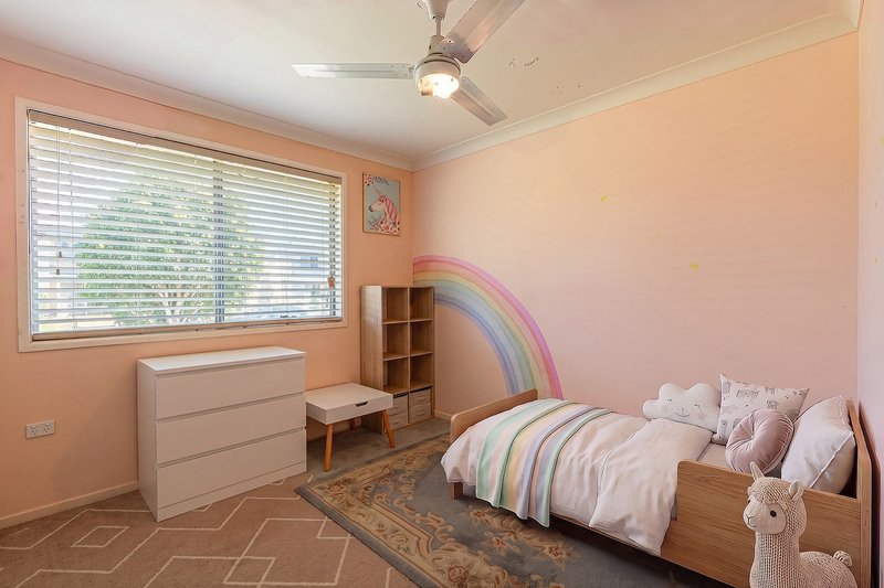 Photo - 33 Arrakune Crescent, Kallangur QLD 4503 - Image 9