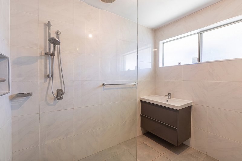 Photo - 33 Arrakune Crescent, Kallangur QLD 4503 - Image 10