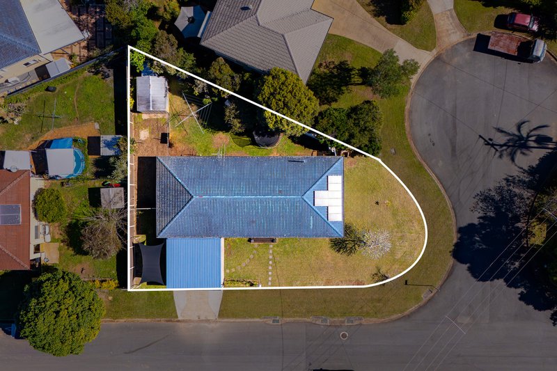 Photo - 33 Arrakune Crescent, Kallangur QLD 4503 - Image 11