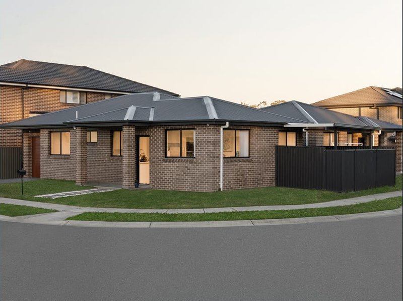 Photo - 33 Arrowhead Avenue, Leppington NSW 2179 - Image 2
