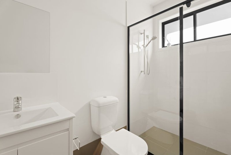 Photo - 33 Arrowhead Avenue, Leppington NSW 2179 - Image 6
