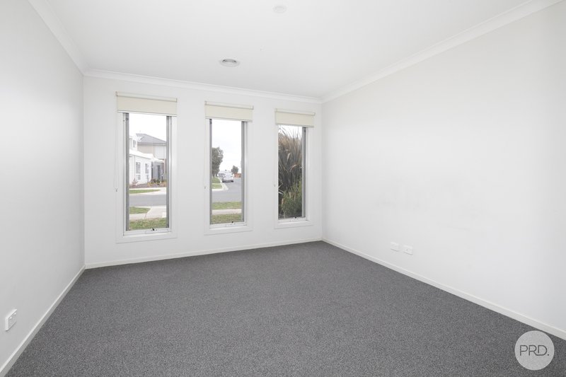 Photo - 33 Auburn Drive, Smythes Creek VIC 3351 - Image 2