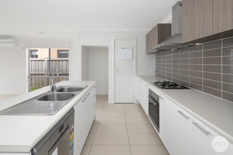 Photo - 33 Auburn Drive, Smythes Creek VIC 3351 - Image 4