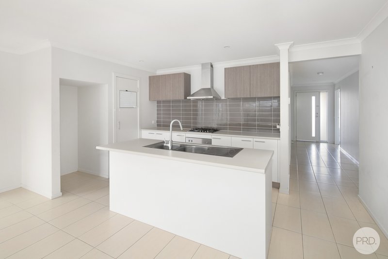 Photo - 33 Auburn Drive, Smythes Creek VIC 3351 - Image 5