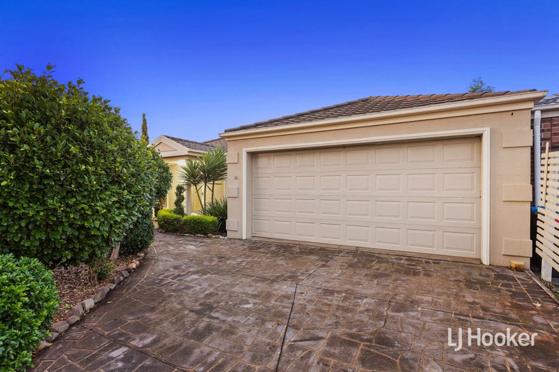 Photo - 33 Aviemore Way, Point Cook VIC 3030 - Image 3