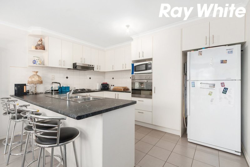 Photo - 33 Azalea Ave , Pakenham VIC 3810 - Image 5