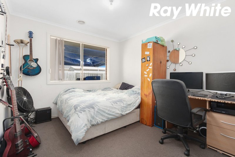 Photo - 33 Azalea Ave , Pakenham VIC 3810 - Image 9