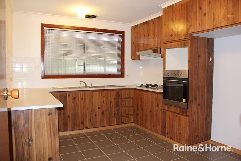 Photo - 33 Baguley Crescent, Kings Park VIC 3021 - Image 2