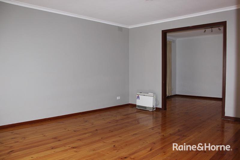Photo - 33 Baguley Crescent, Kings Park VIC 3021 - Image 3