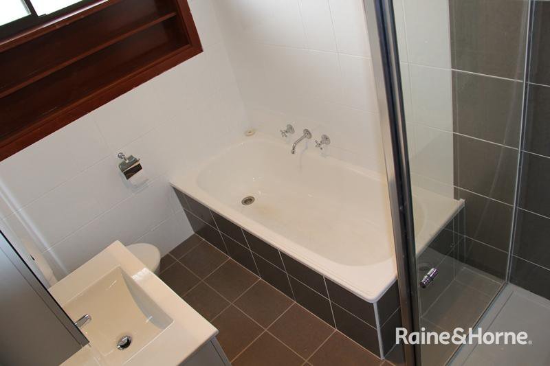 Photo - 33 Baguley Crescent, Kings Park VIC 3021 - Image 6