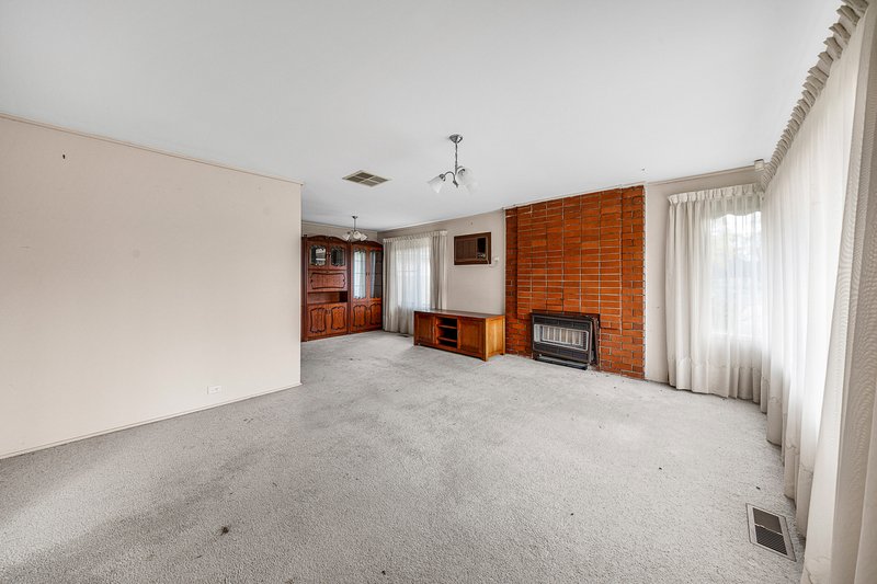 Photo - 33 Bakewell Street, Cranbourne VIC 3977 - Image 10