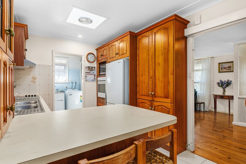Photo - 33 Ballar Avenue, Gymea Bay NSW 2227 - Image 3