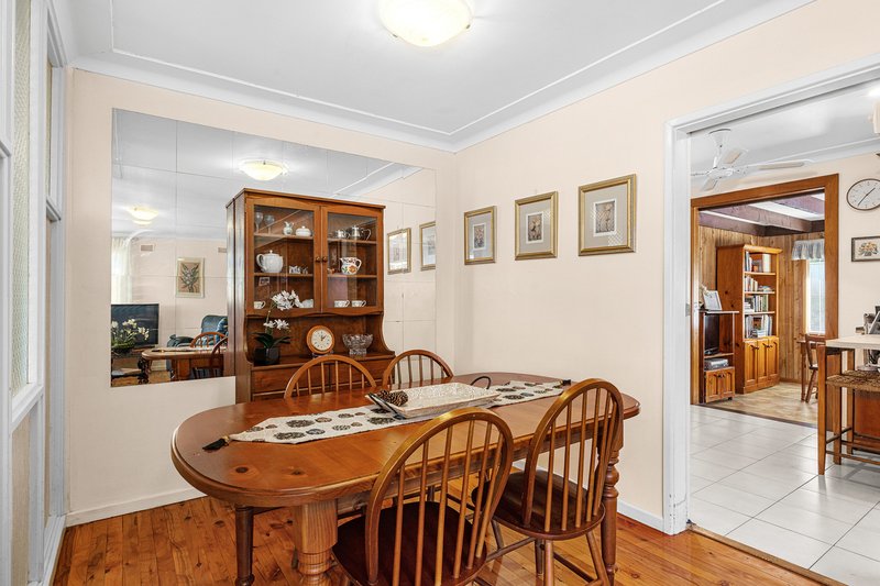 Photo - 33 Ballar Avenue, Gymea Bay NSW 2227 - Image 4
