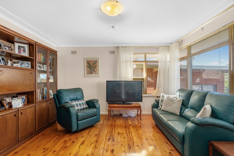 Photo - 33 Ballar Avenue, Gymea Bay NSW 2227 - Image 5