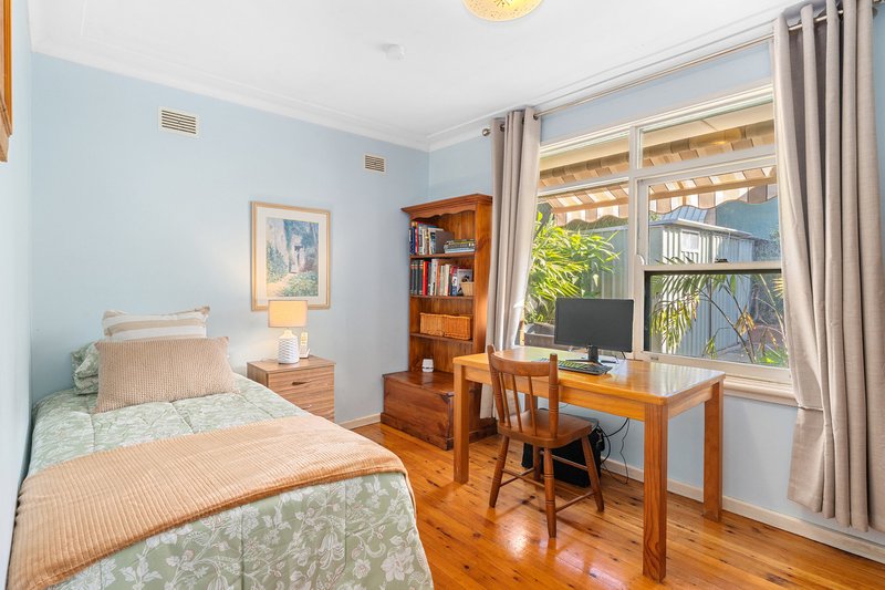 Photo - 33 Ballar Avenue, Gymea Bay NSW 2227 - Image 8