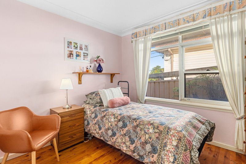 Photo - 33 Ballar Avenue, Gymea Bay NSW 2227 - Image 10